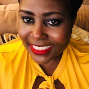 Meet your Posher, Alma